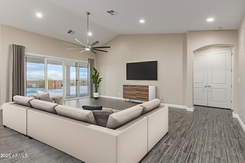 Virtual Staging Cloud - 2025070415145592
