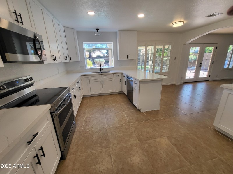 NEWLY REMODELED KITCHEN