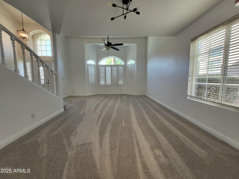 DINING & ENTERTAINMENT AREA