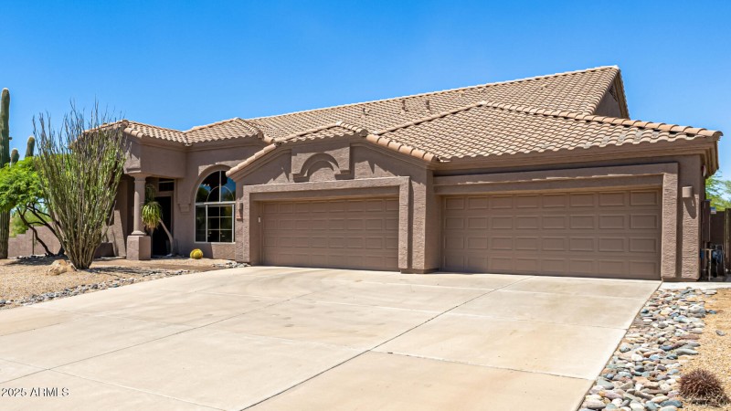 Triple Garage & Stylish Entry
