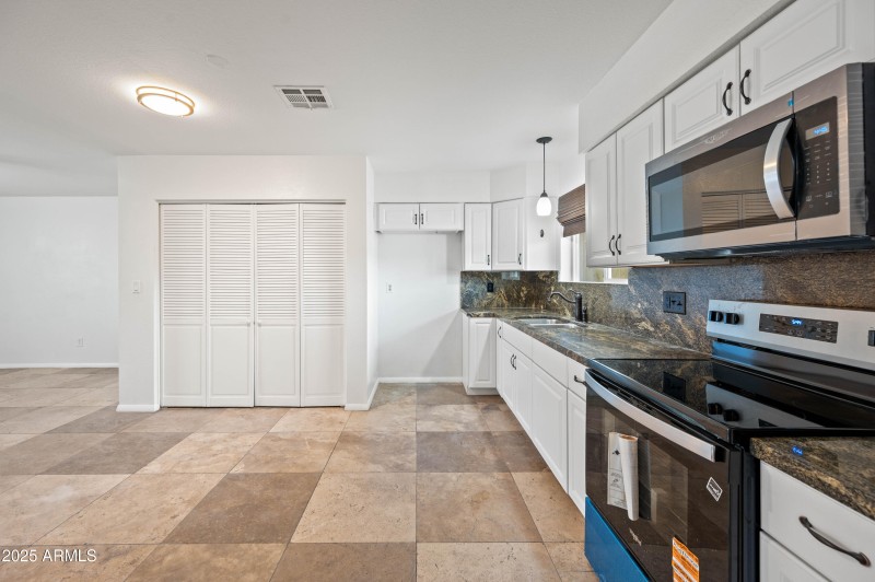 2946 W Villa Maria Dr Phoenix AZ 85053-2