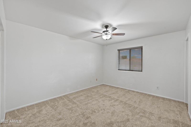 2946 W Villa Maria Dr Phoenix AZ 85053-1
