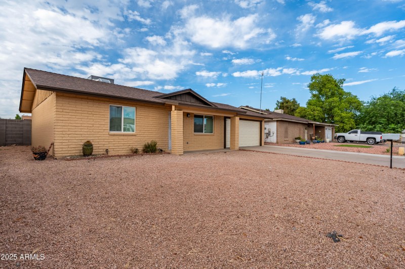2946 W Villa Maria Dr Phoenix AZ 85053-3