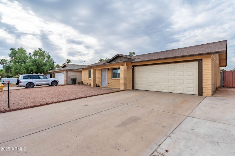 2946 W Villa Maria Dr Phoenix AZ 85053-2