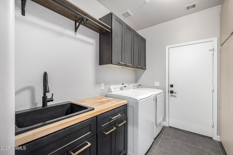 Designer Laundry with Storage