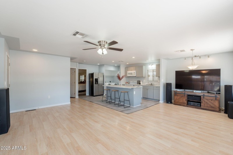 5-web-or-mls-Broadway-5