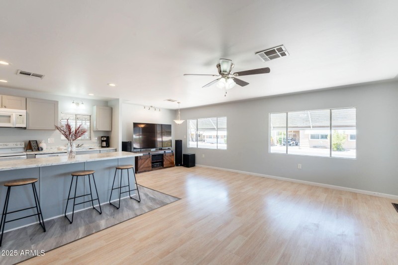 7-web-or-mls-Broadway-7
