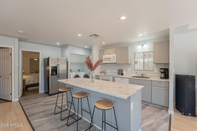 10-web-or-mls-Broadway-10