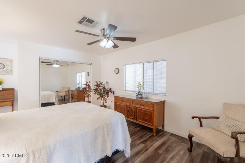 24-web-or-mls-Broadway-24