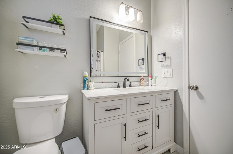 Bathroom 2-pic 3