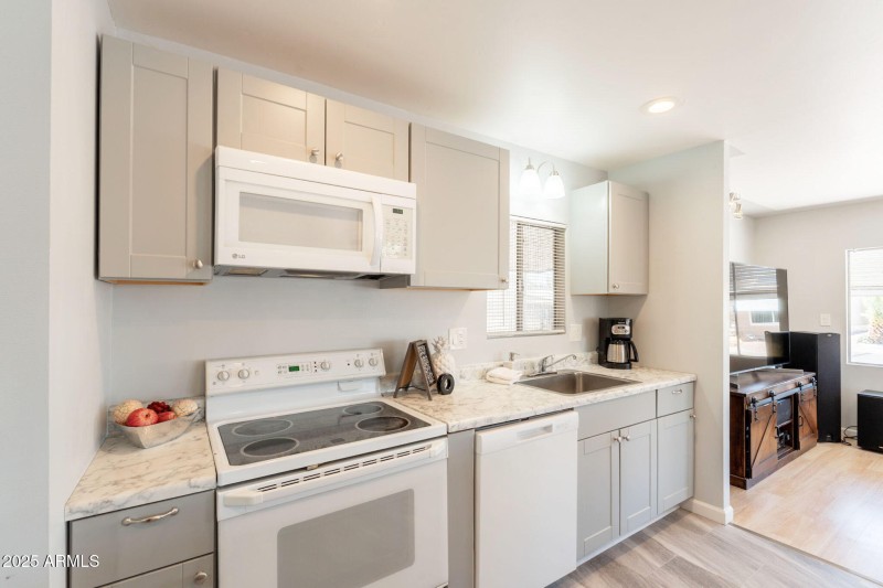 12-web-or-mls-Broadway-12