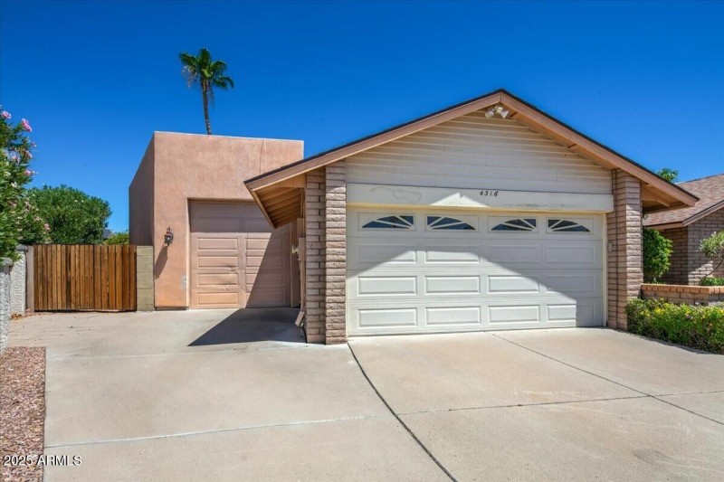 004_04Garages
