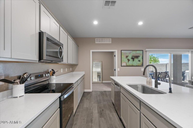 16-Kitchen