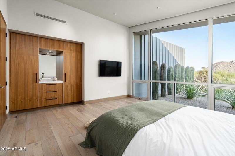 Guest Suite 1