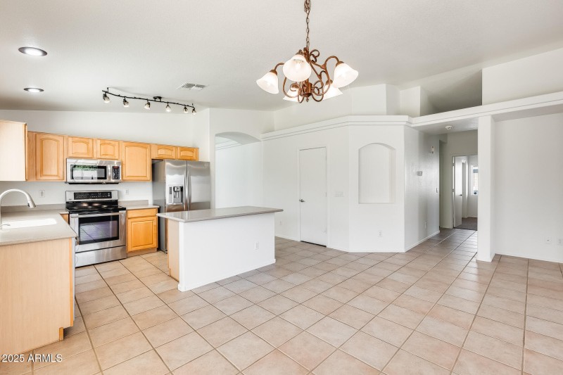 Kitchen w/ Island