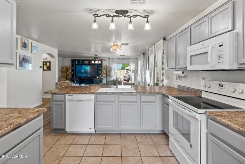 4108 S 250th Ln-9