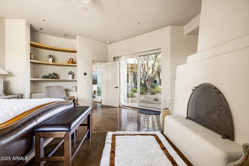 Main level en-suite 1 fireplace