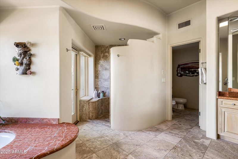 Main level en suite 1 bath