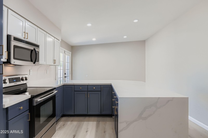 1221 E Broadmor Dr - MLS Sized - 016 - 1