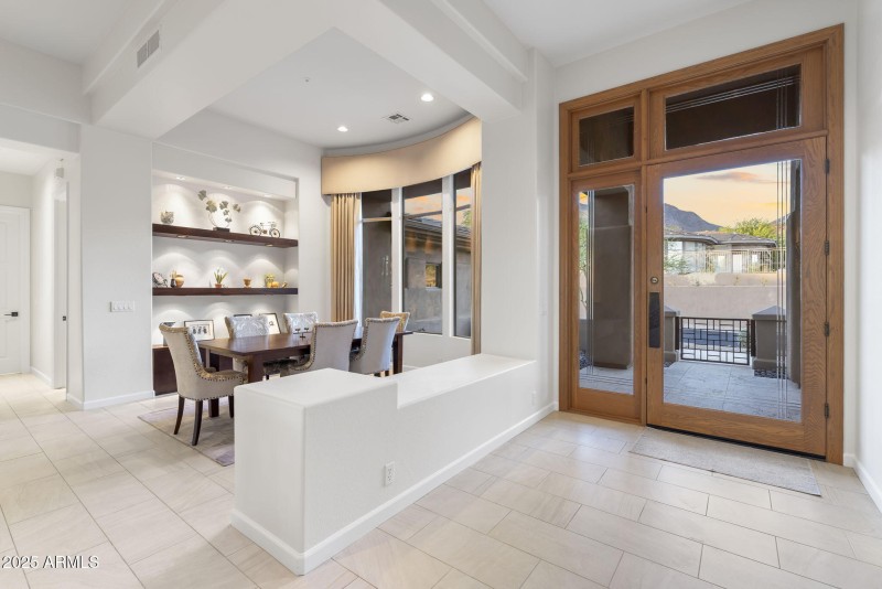Foyer/Formal Dining