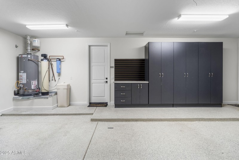 Coated Garage Floor & Built-in Cabinetry