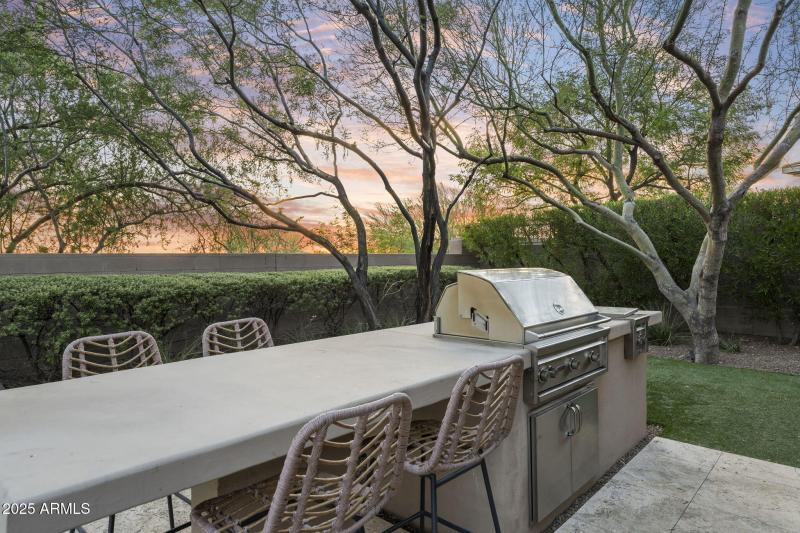 Built-in BBQ w/ Dining Area