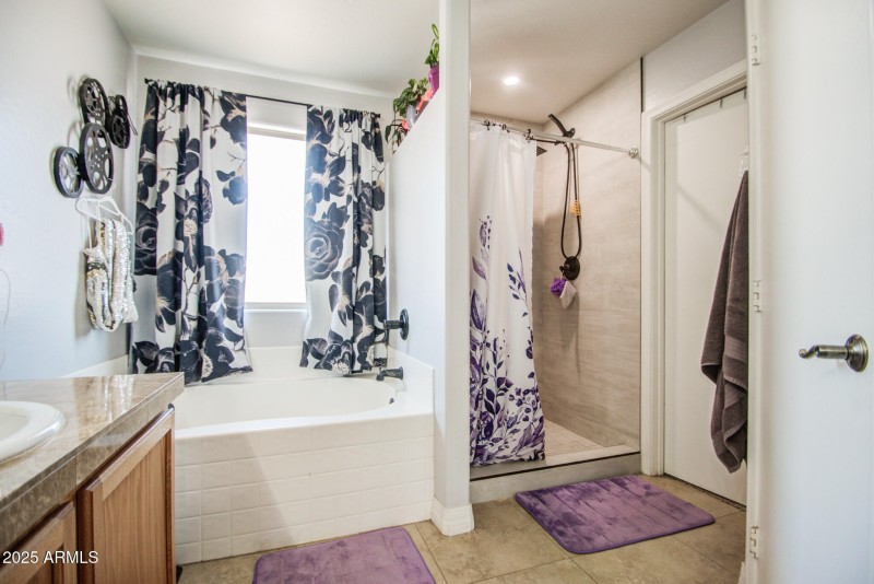 MASTER BATH 4