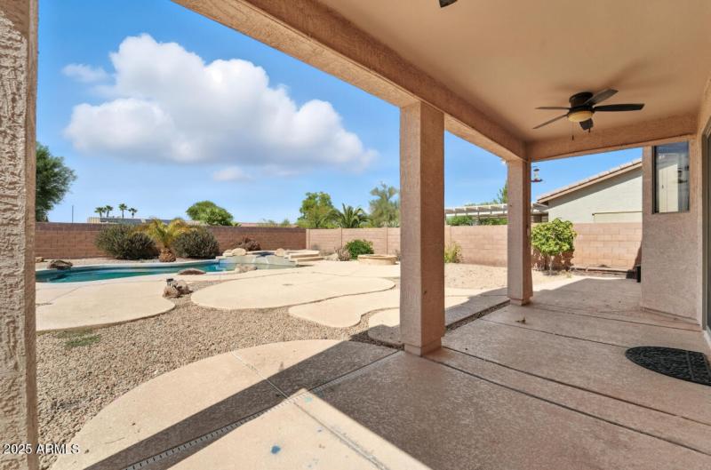 16916 W Northampton Rd-38