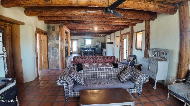090-GREAT ROOM