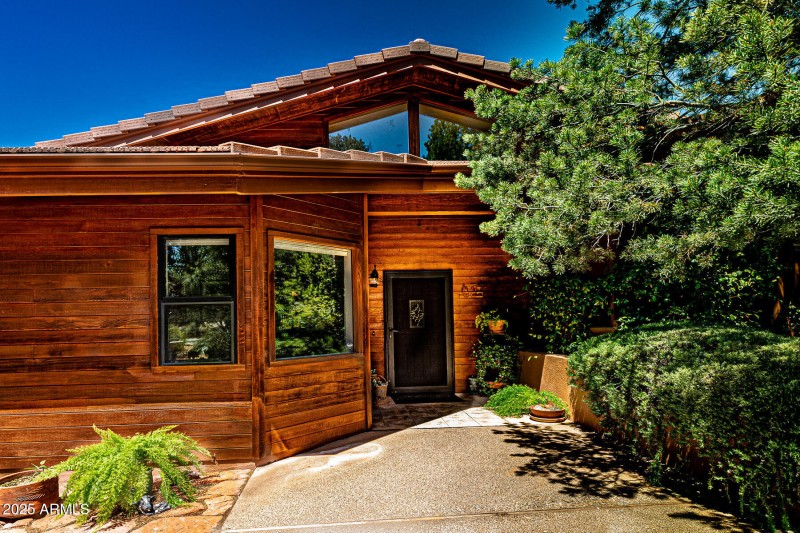 6-Aspen-Rien-Front-Entrance
