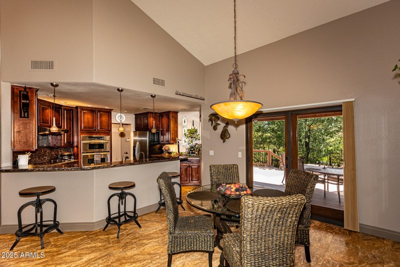 13-Dining-&-Kitchen-Bar