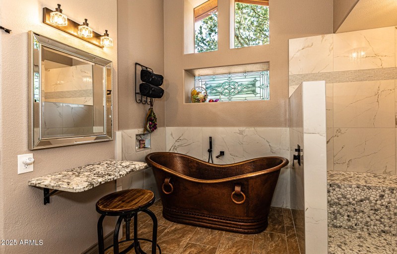 18-Ensuite-Make-up-Vanity-Ready