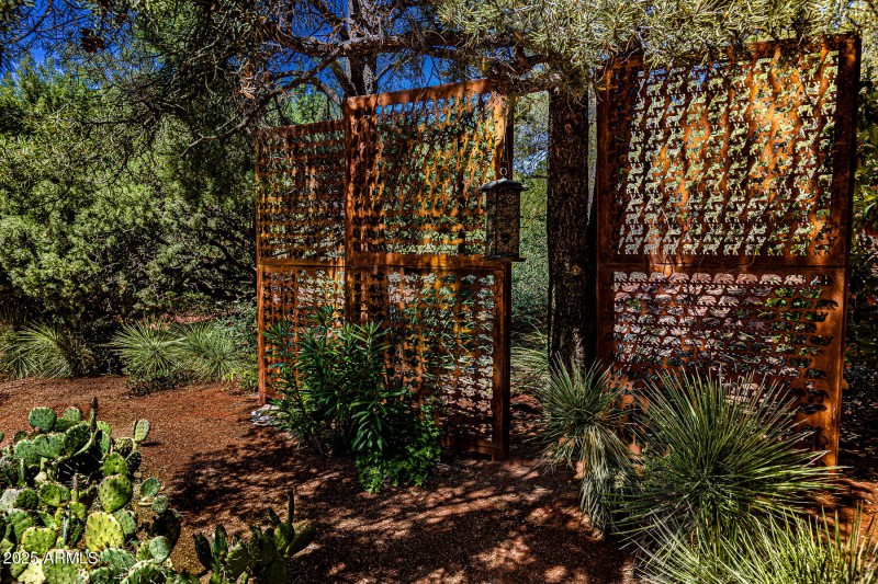 26-Privacy-Screens