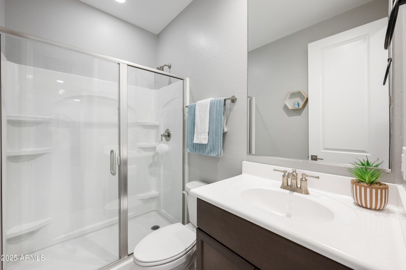 27-37082 N Rhinelander Secondary Bath