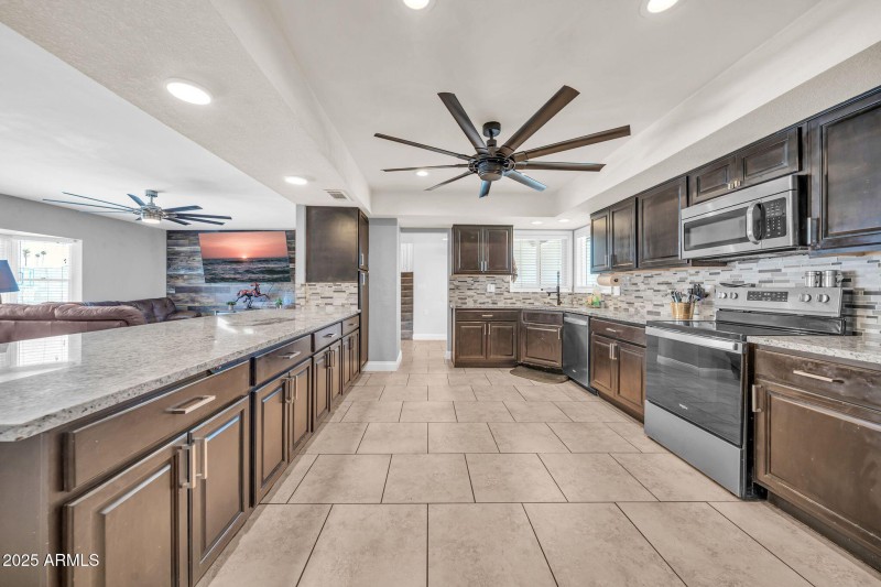 3402 W Crocus Dr-10