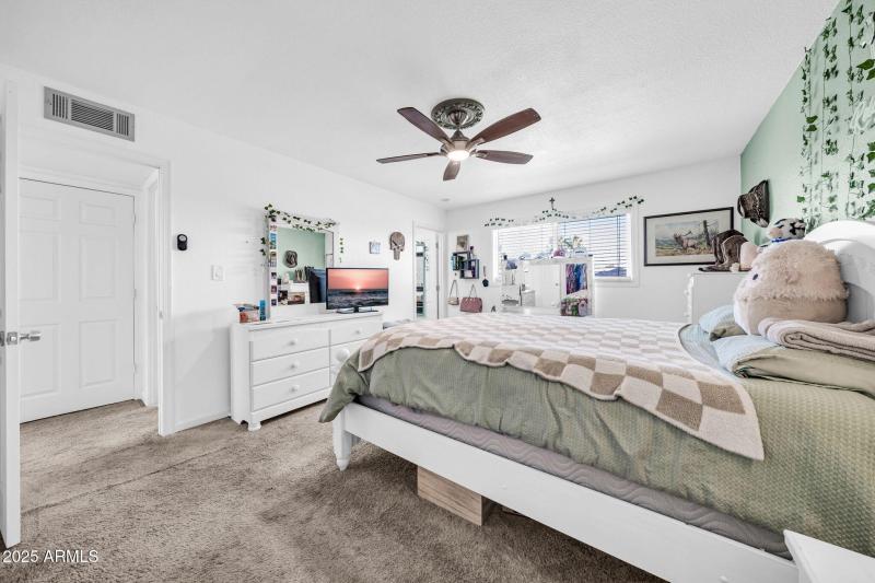 3402 W Crocus Dr-38