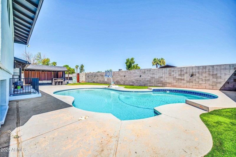 3402 W Crocus Dr-42