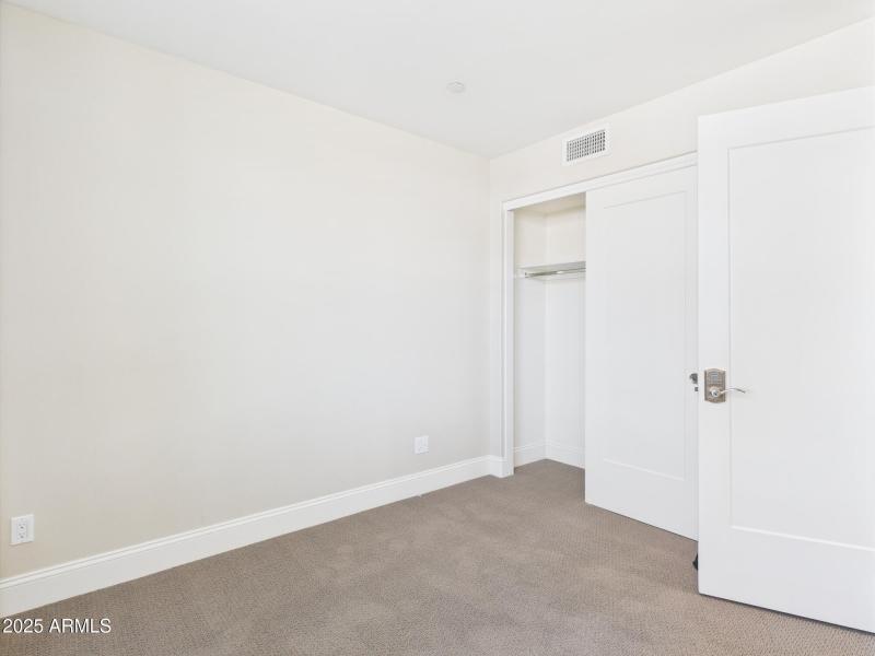 CAM02404G0-PR0130-STILL004