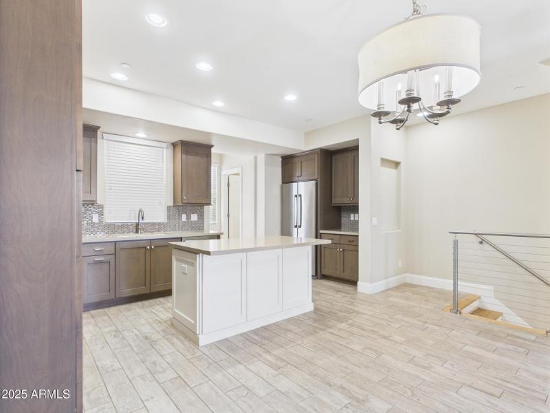 CAM02404G0-PR0130-STILL006