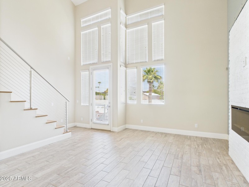 CAM02404G0-PR0130-STILL007