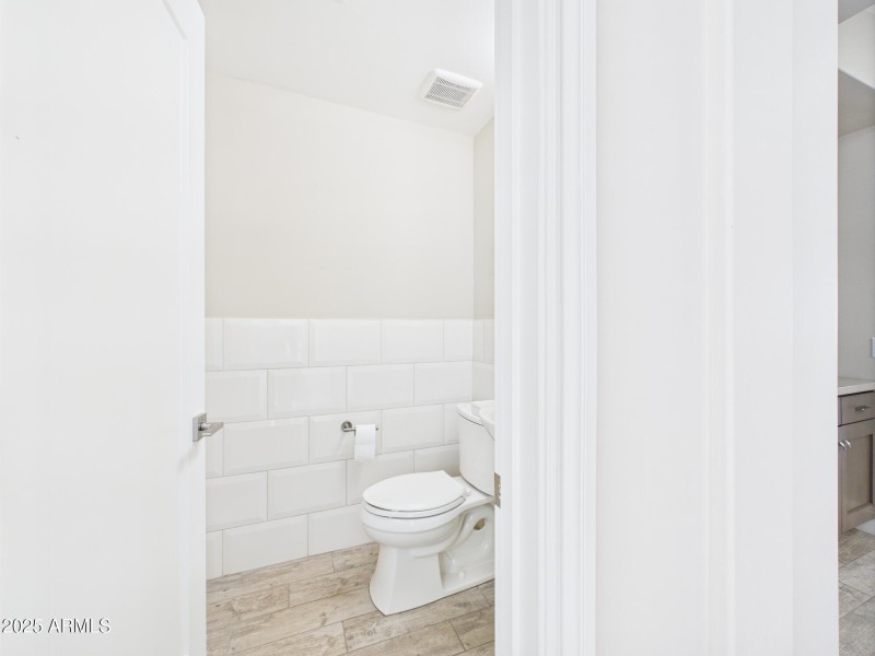 CAM02404G0-PR0130-STILL010