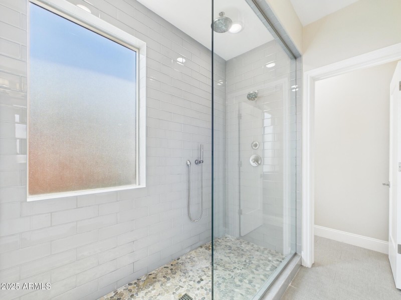 CAM02404G0-PR0130-STILL015