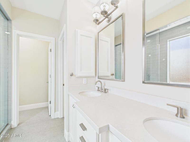 CAM02404G0-PR0130-STILL016