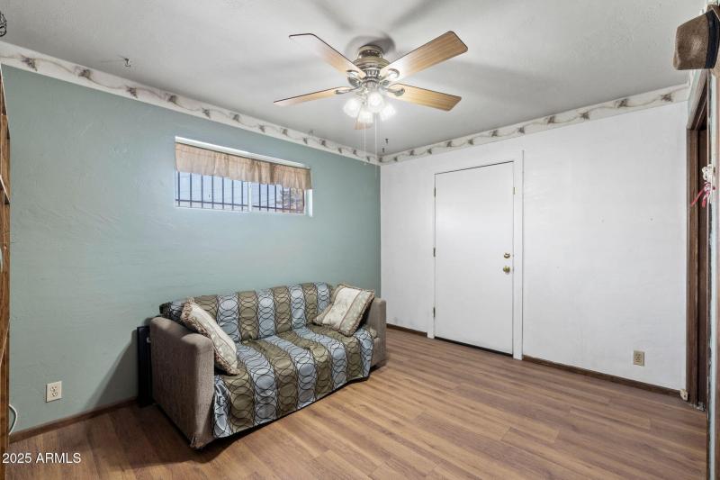 014_1026 E 8th Pl