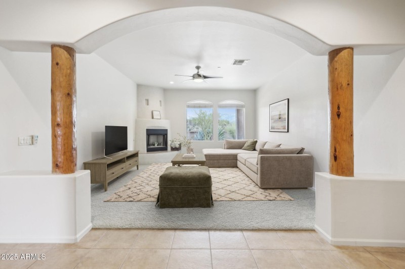 10-web-or-mls-N Washbed Dr-010