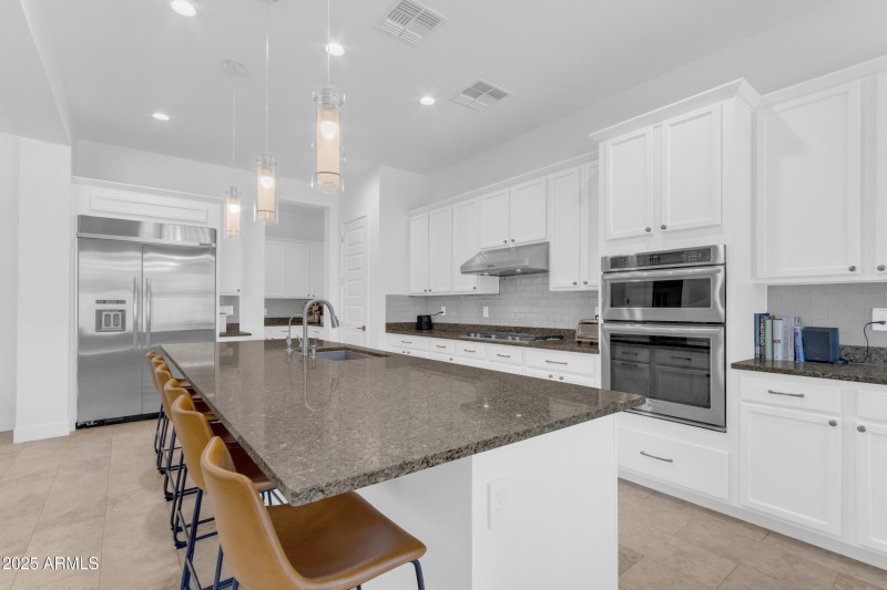 Gas Stove & Eat In Dining Area