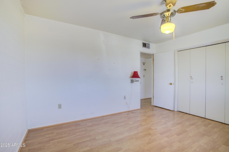 bedroom 1-b