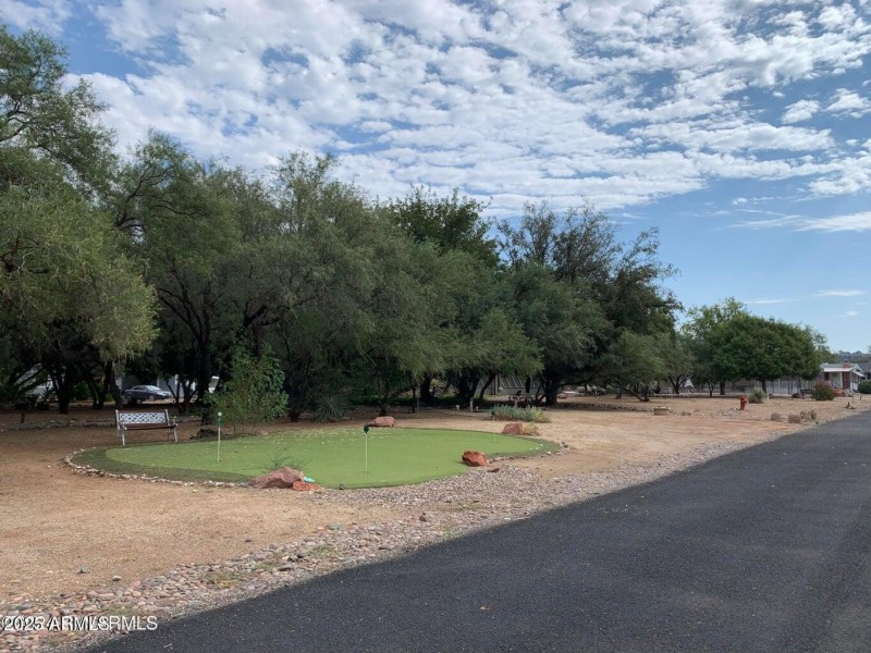 Community putting green