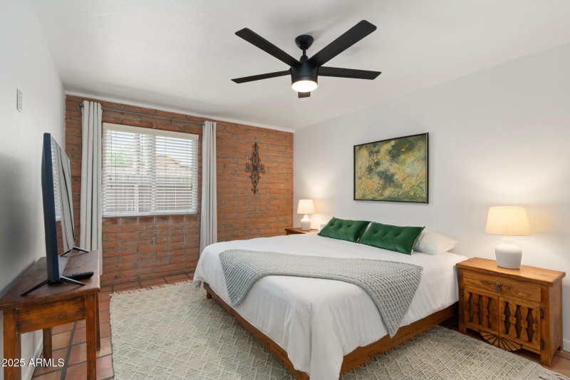 large-019602df-4bcd-72f3-82a6-c133c10600