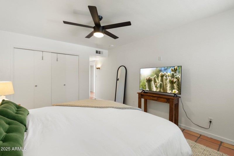 large-019602df-4bfc-7304-bbea-83373c98a6